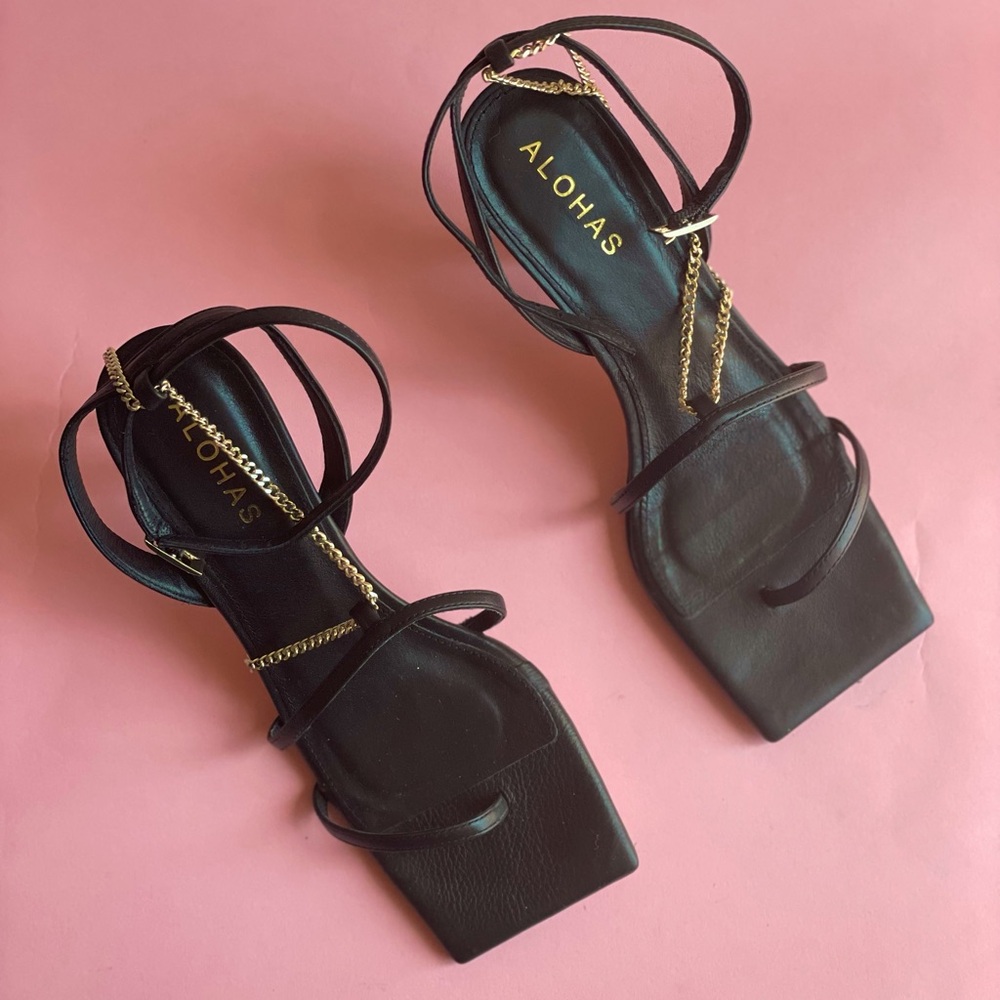 ALOHAS brand strappy heels with golden chain.